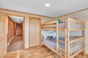 Stunning Mountain Retreat in Campton, Perfect for Skiing and Year-Roun