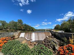 Stunning Mountain Retreat in Campton, Perfect for Skiing and Year-Roun