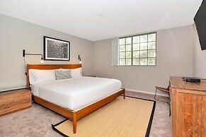 Dharma Home Suites Coral Gables at Gables Grand Plaza