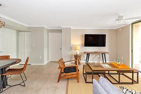 Dharma Home Suites Coral Gables at Gables Grand Plaza