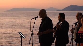 Lov Faralya (+16 Adults Only)