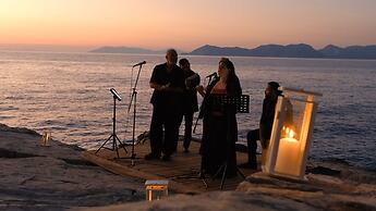 Lov Faralya (+16 Adults Only)