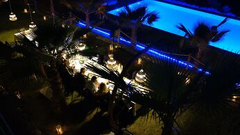 Lov Faralya (+16 Adults Only)