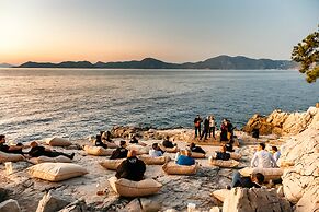 Lov Faralya (+16 Adults Only)