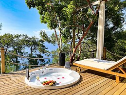 Lov Faralya (+16 Adults Only)