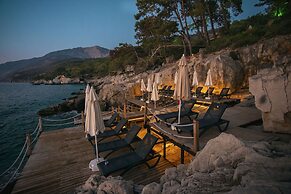 Lov Faralya (+16 Adults Only)