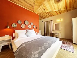 Lov Faralya (+16 Adults Only)