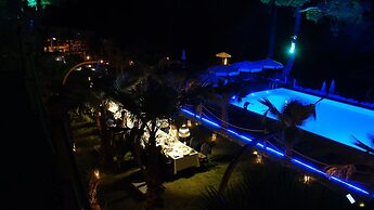 Lov Faralya (+16 Adults Only)