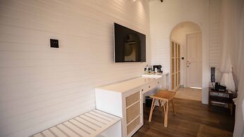 Lov Faralya (+16 Adults Only)