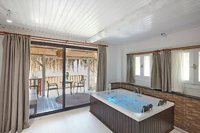 Lov Faralya (+16 Adults Only)