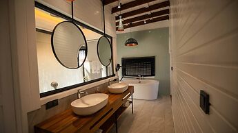 Lov Faralya (+16 Adults Only)