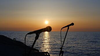 Lov Faralya (+16 Adults Only)