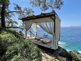 Lov Faralya (+16 Adults Only)