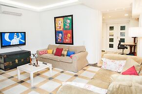 Chic Charming Central Athens Apt.