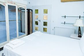 Chic Charming Central Athens Apt.