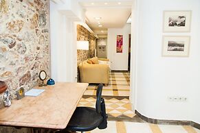 Chic Charming Central Athens Apt.
