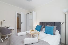 Tauron Arena Apartments by Renters