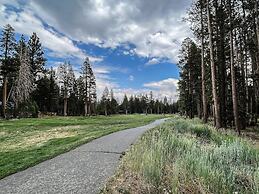 Woodwinds 1265 Luxury Townhouse, Private Hot Tub, 2 Car Garage by RedA