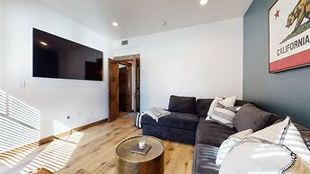 Woodwinds 1265 Luxury Townhouse, Private Hot Tub, 2 Car Garage by RedA