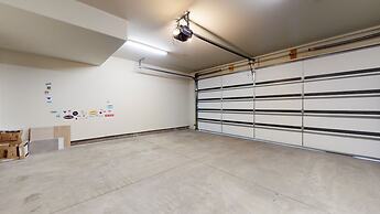 Woodwinds 1265 Luxury Townhouse, Private Hot Tub, 2 Car Garage by RedA