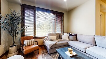 Woodwinds 1265 Luxury Townhouse, Private Hot Tub, 2 Car Garage by RedA