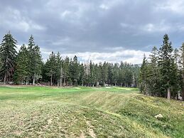 Woodwinds 1265 Luxury Townhouse, Private Hot Tub, 2 Car Garage by RedA