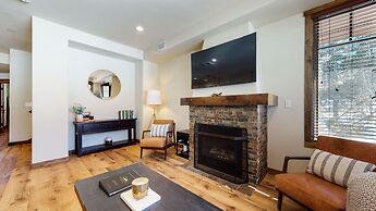 Woodwinds 1265 Luxury Townhouse, Private Hot Tub, 2 Car Garage by RedA