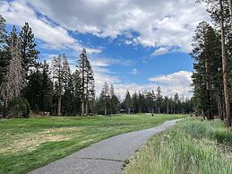 Woodwinds 1265 Luxury Townhouse, Private Hot Tub, 2 Car Garage by RedA