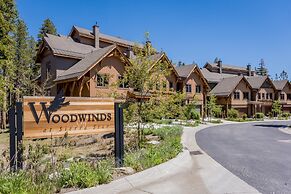 Woodwinds 1265 Luxury Townhouse, Private Hot Tub, 2 Car Garage by RedA