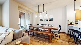 Woodwinds 1265 Luxury Townhouse, Private Hot Tub, 2 Car Garage by RedA