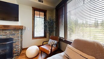 Woodwinds 1265 Luxury Townhouse, Private Hot Tub, 2 Car Garage by RedA