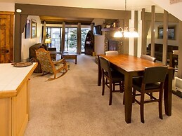 St. Anton Courtyard View 2-bedroom Condos w/ Pool & Jacuzzi