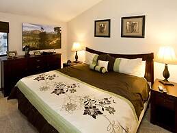 St. Anton Courtyard View 2-bedroom Condos w/ Pool & Jacuzzi