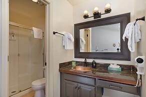 St. Anton Wooded View 2-bedroom Condos w/ Ski Lockers