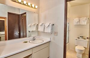 St. Anton Wooded View 2-bedroom Condos w/ Ski Lockers