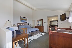 St. Anton Wooded View 2-bedroom Condos w/ Ski Lockers