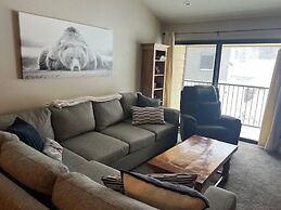 St. Anton Wooded View 2-bedroom Condos w/ Ski Lockers