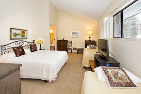 St. Anton Wooded View 2-bedroom Condos w/ Ski Lockers