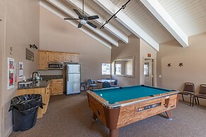 St. Anton Wooded View 2-bedroom Condos w/ Ski Lockers