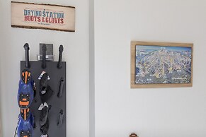 St. Anton Wooded View 2-bedroom Condos w/ Ski Lockers