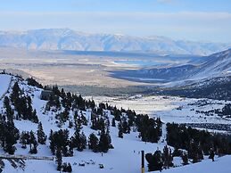 St. Anton Wooded View 2-bedroom Condos w/ Ski Lockers