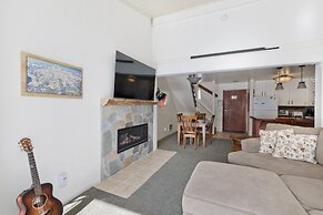 St. Anton Wooded View 2-bedroom Condos w/ Ski Lockers