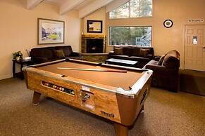 St. Anton Courtyard View 2-bedroom Condos w/ two Oversized Jacuzzi Spa