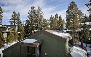 St. Anton Courtyard View 2-bedroom Condos w/ two Oversized Jacuzzi Spa