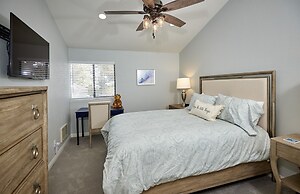 St. Anton Courtyard View 2-bedroom Condos w/ two Oversized Jacuzzi Spa