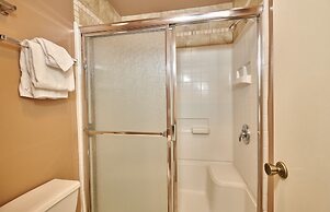 St. Anton Courtyard View 2-bedroom Condos w/ two Oversized Jacuzzi Spa