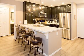 St. Anton Courtyard View 2-bedroom Condos w/ two Oversized Jacuzzi Spa