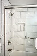 St. Anton Courtyard View 2-bedroom Condos w/ two Oversized Jacuzzi Spa