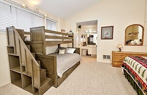 St. Anton Courtyard View 2-bedroom Condos w/ two Oversized Jacuzzi Spa