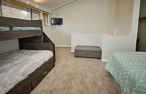 St. Anton Courtyard View 2-bedroom Condos w/ two Oversized Jacuzzi Spa